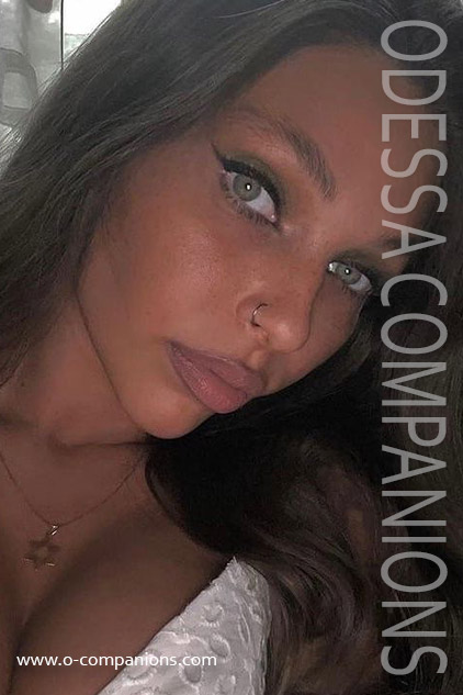 DARYA, 21 YEARS
www.o-companions.com