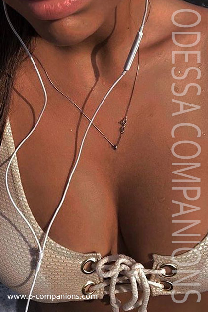 DARYA, 21 YEARS
www.o-companions.com